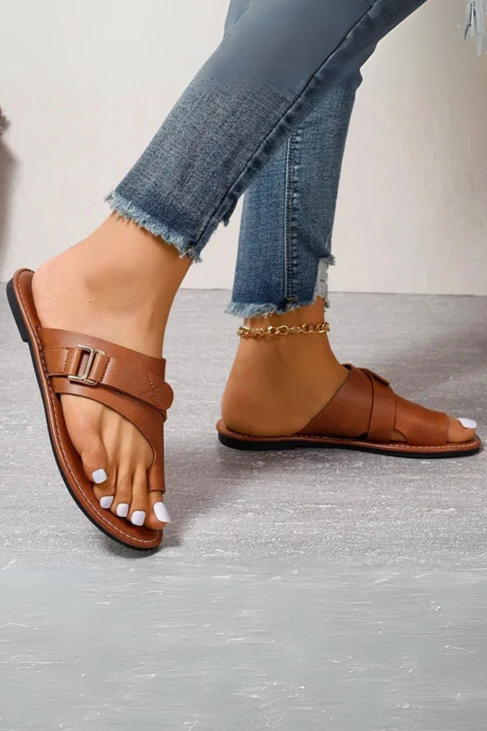 FLAT SANDALS